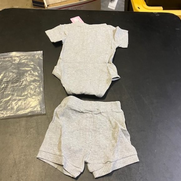 Shishifang Baby's Gray Two Piece Outfit: Onesie, Shorts EU 100 US 4T NWT - Picture 4 of 10